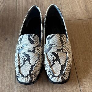 🐍 J. Crew Cream & Black Snakeskin Loafers